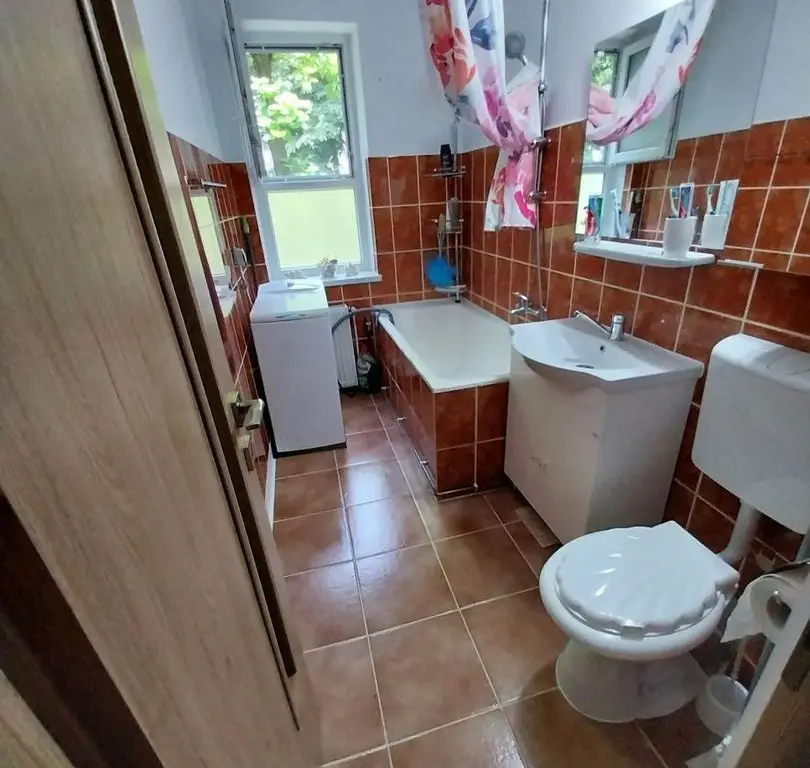 BRASADAS vinde ap 2 cam et.1/4 mobilat utilat cu garaj.