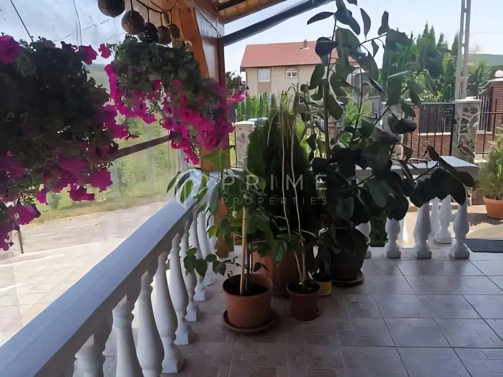 Casă individuală 310mp utili, 8 camere, piscină