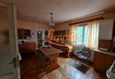 Proprietate individuala-3 apartamente,spatiu comercial,garaje,gradina,curte