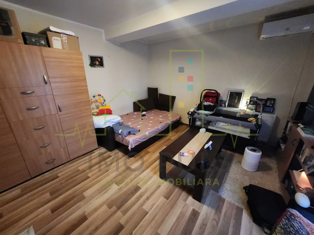 Apartament in vila cu curte mare. Parter.