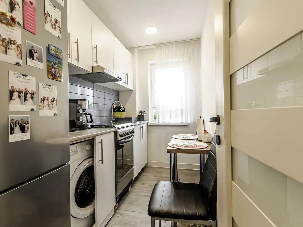 Apartament la etajul 3 cu 2 camere la cheie in zona Romanilor