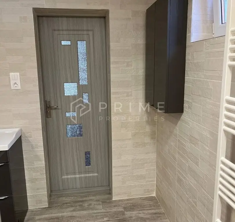 Casa cu front stradal, 7 Noiembrie, ideala clinica/cabinet/locuinta