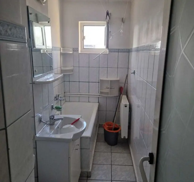 Apartament Constanta 2 camere etaj 4/4, centrala pe gaz