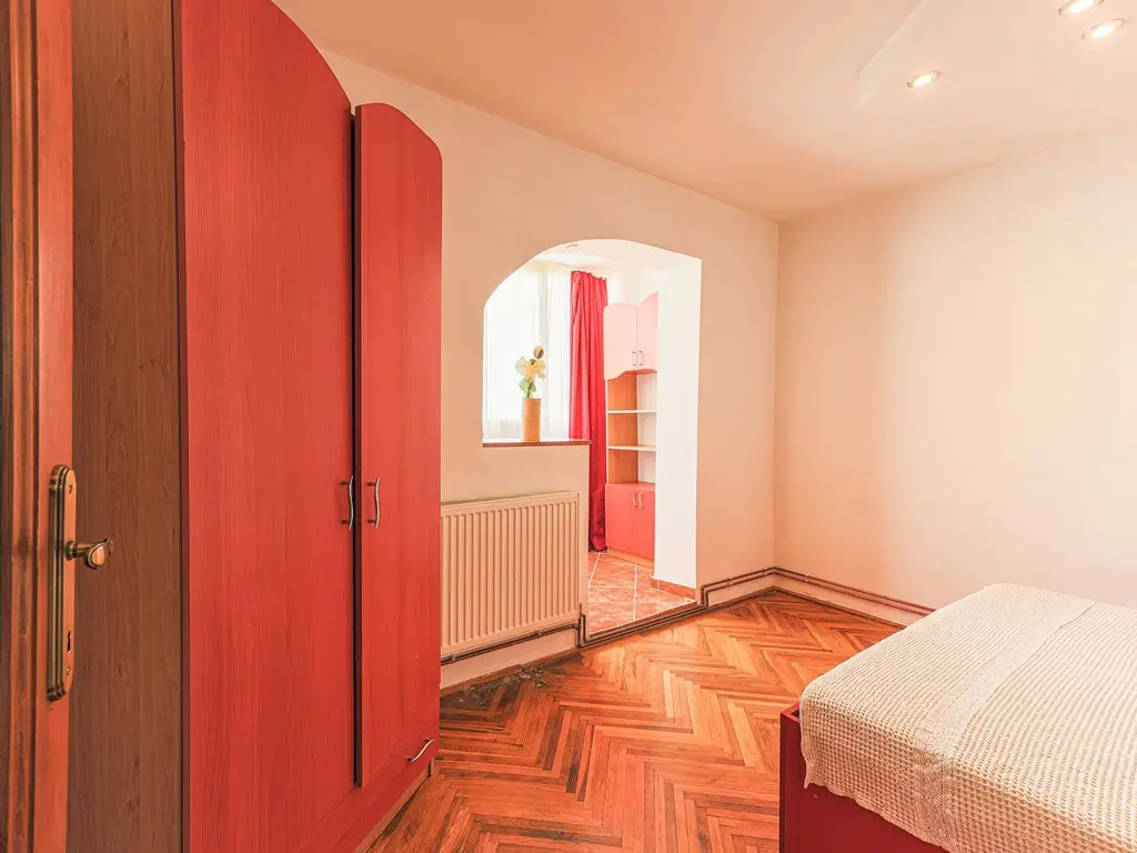 Vandut! Apartament 2 camere, decomandat, 64 mp, etaj 4/4