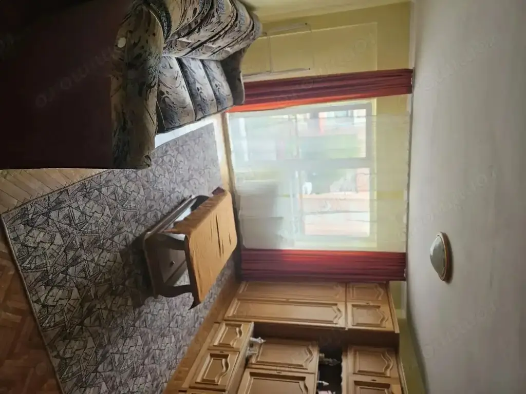 BRASADAS vinde ap 2 cam etaj3/4 decomandat, Carpați 2