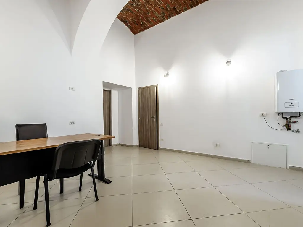 Apartament ultracentral Arad. Pretabil pentru birou.