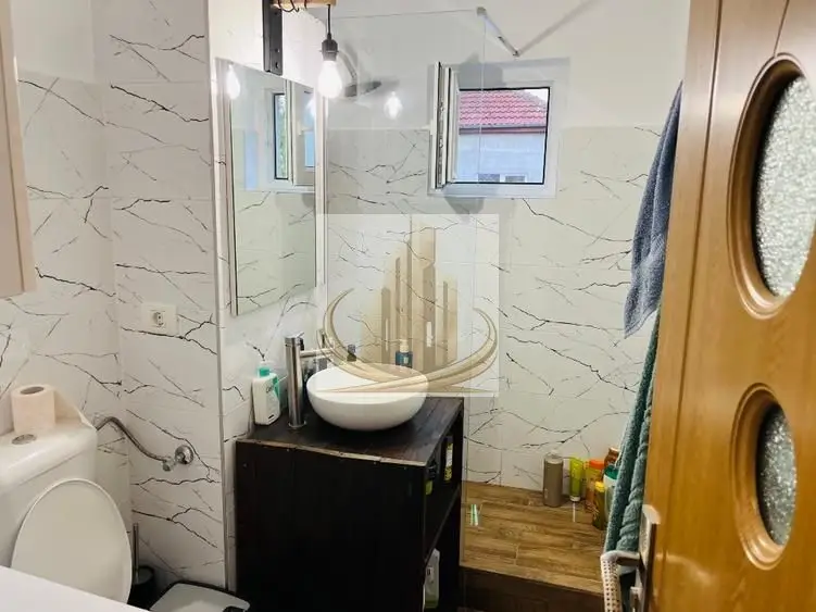Vând apartament cu 2 camere-Aradului