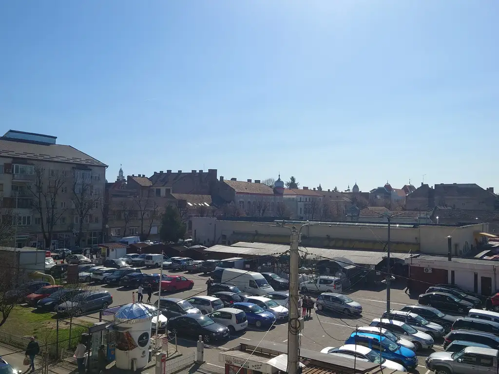 Vând apartament 2 camere Piața Mihai Viteazu
