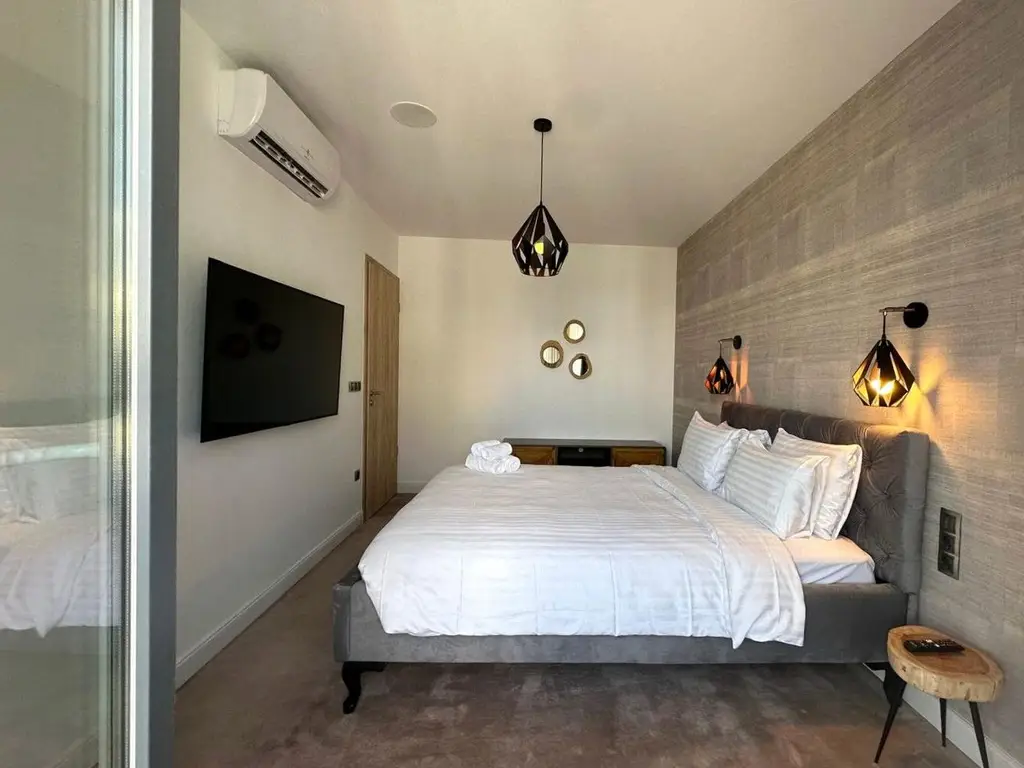 Inchiriem penthouse LUX 4 camere cu terasa de 122 mp zona Coresi