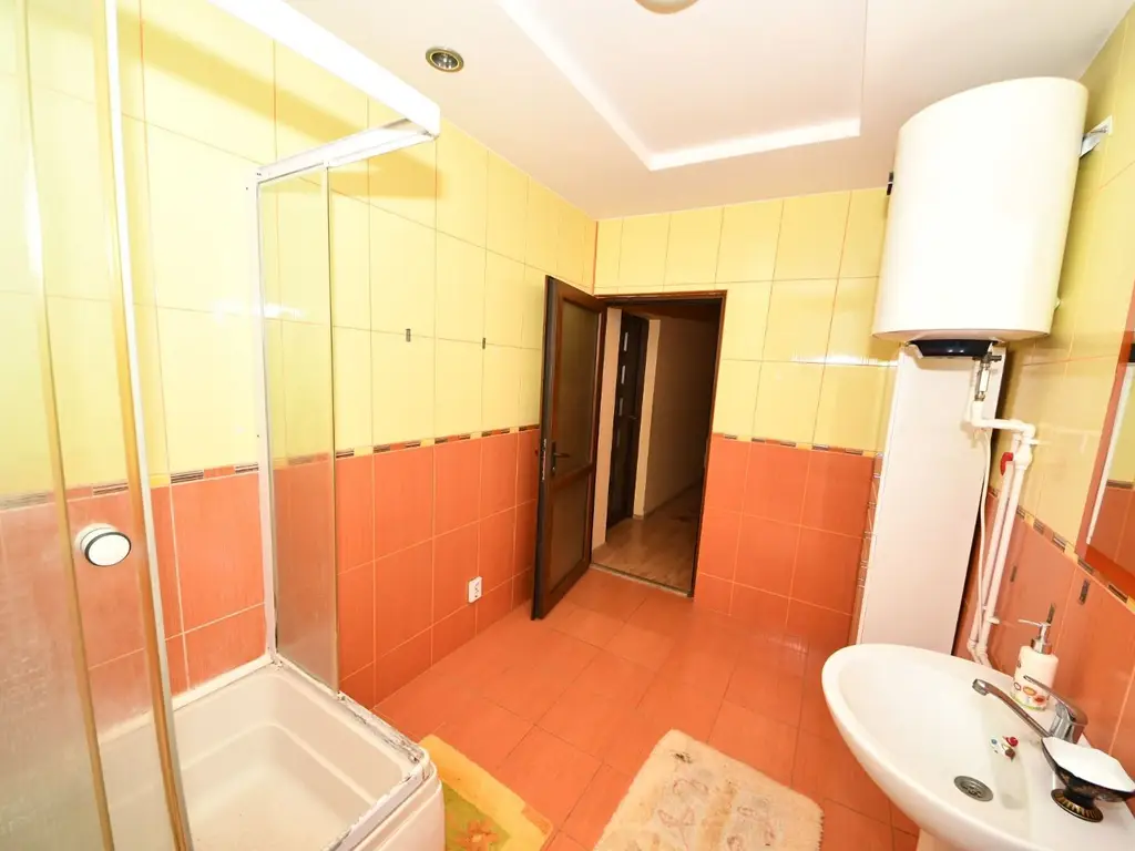 Vila spatioasa, pretabil pentru locuit/clinica, zona Micro 17 – Galati