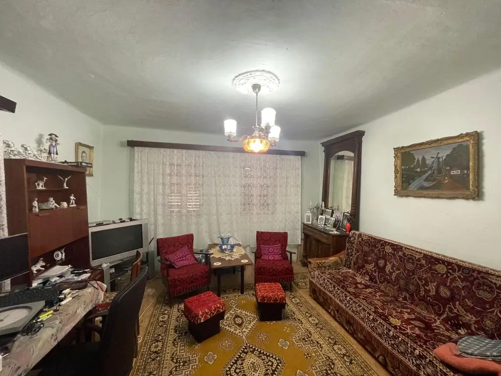 Vindem casă tradițională in sat Sabolciu,central, 4500 mp- 76.000 euro