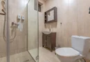 Pensiune Râșnov, 13 camere plus locuință proprietar, zonă Cetate
