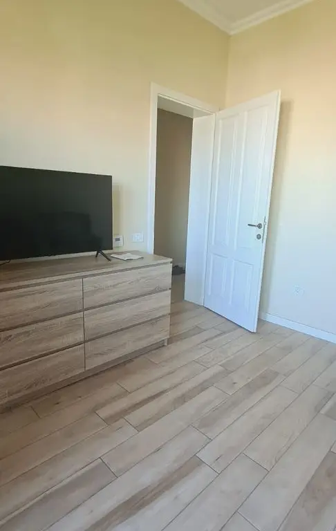 De închiriat apartament 2 camere – Dumbrăvița (la intrare)