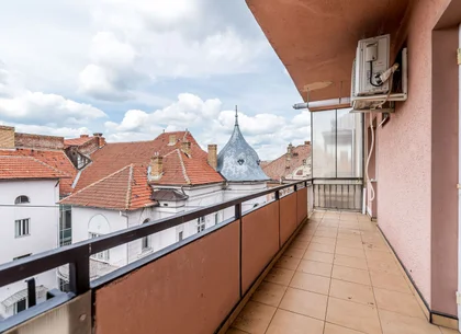 Apartament ultrafinisat la cheie cu 2 camere decomandat Piata Mica