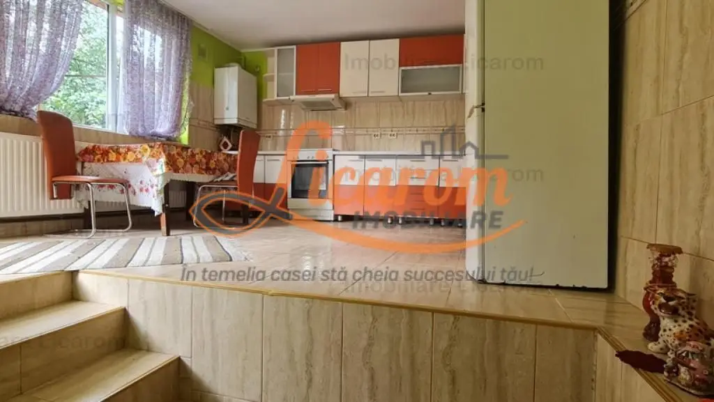 Casa individuala cu 2 apartamente, 6 camere,teren 403 mp,ASTRA.