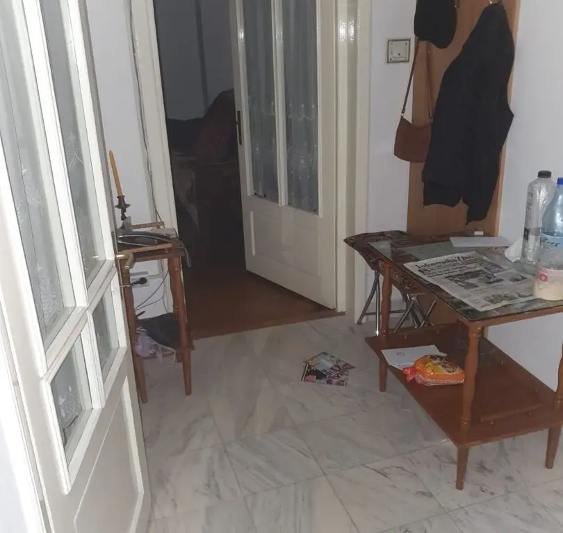 BRASADAS vinde casa 2 cam cu etaj 6 ari zona Bercu Rosu.