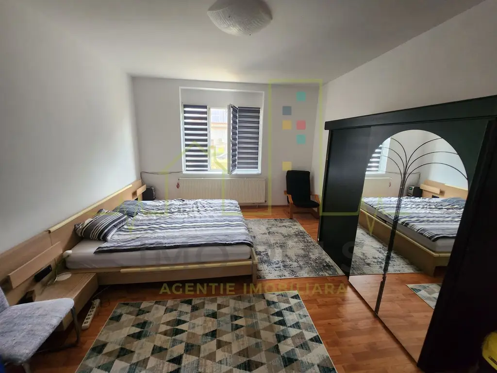 Apartament cu curte. Teren 636 mp.
