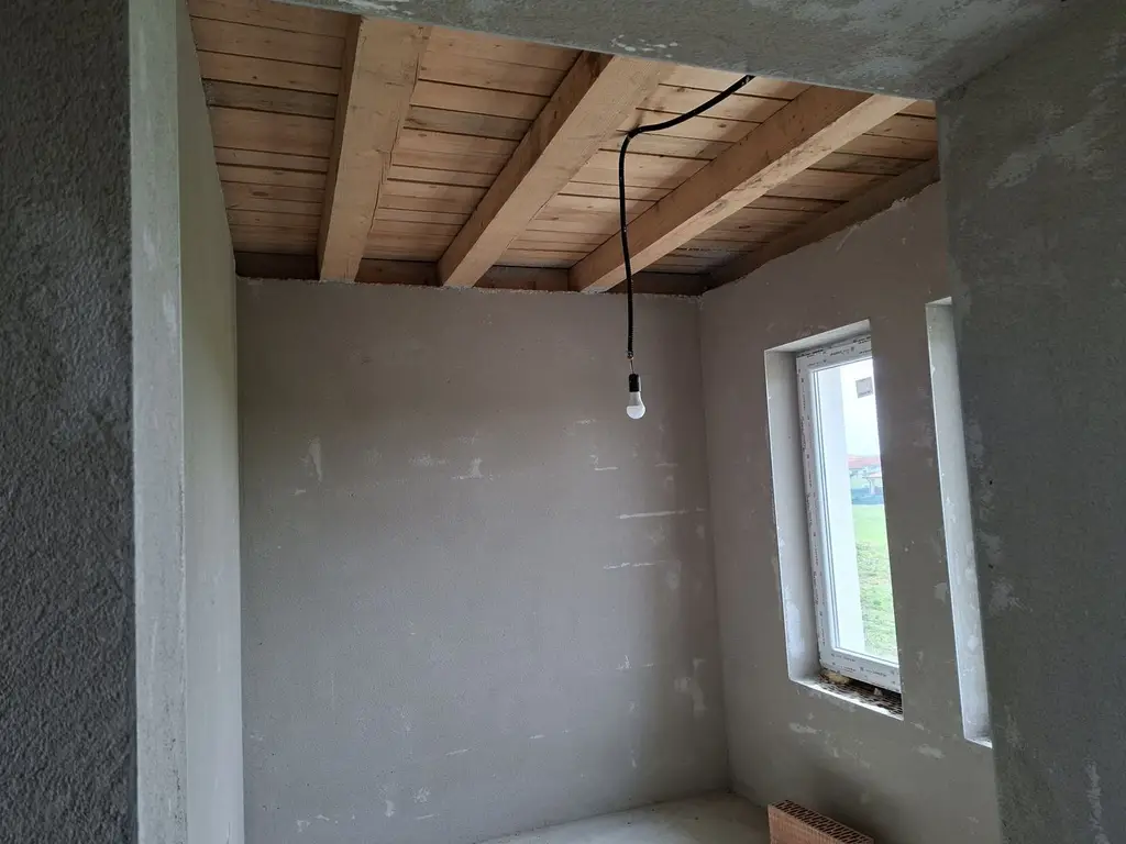 CASA NOUA IN GRI DE VANZARE