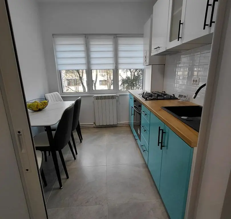 Vanzare - apartament cu 3 camere, Micro 16, renovat, mobilat nou