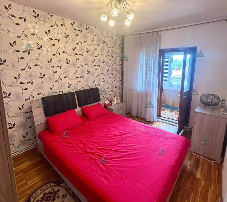 Apartament 3 camere de vânzare – Zona Valah