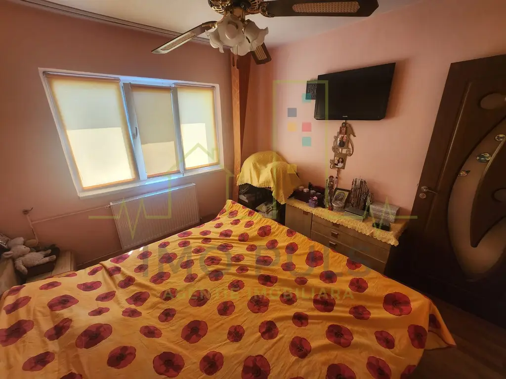 Apartament cu 3 camere. Decomandat. Lipovei. Bloc izolat.