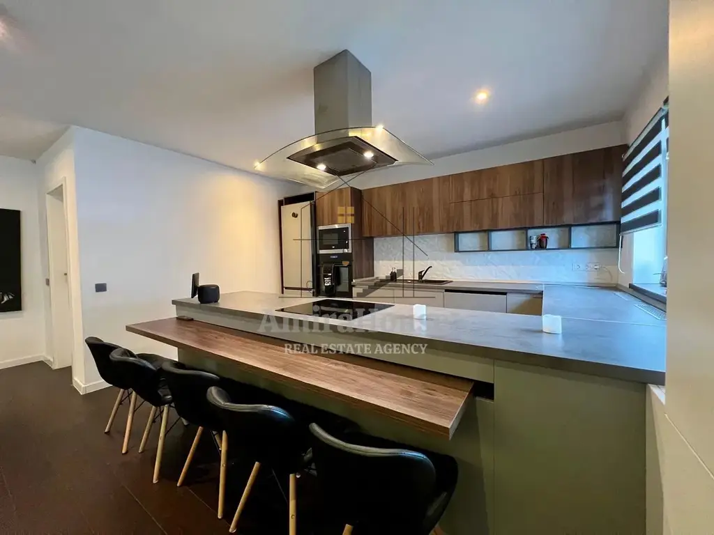 Apartament 3 camere, 107 mp, finisat, parcare, cartierul Europa