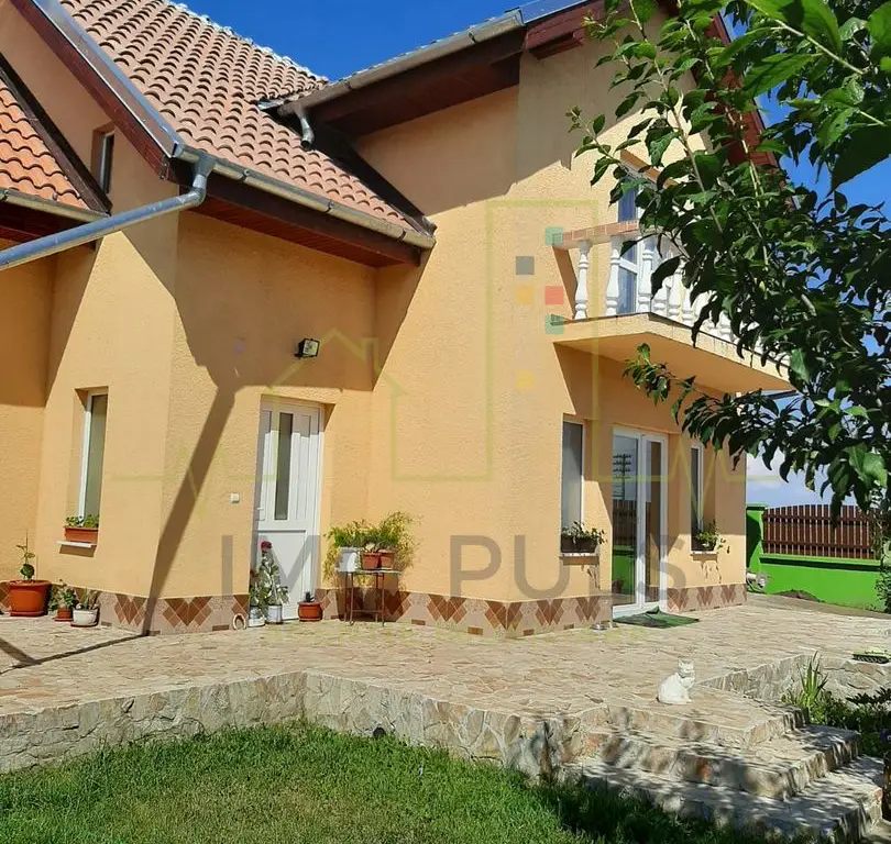 Casa individuala in Dudestii Noi. Panouri solare.