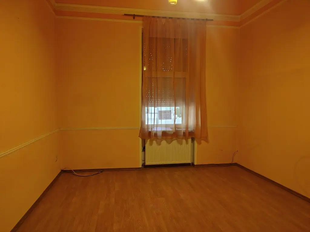 Apartament la casă cu front stradal,  str. M. Eminescu. 119 900 E.