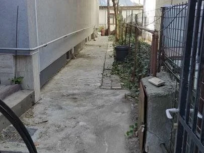 Teren 293 mp si casa 94 mp, doar acces pietonal