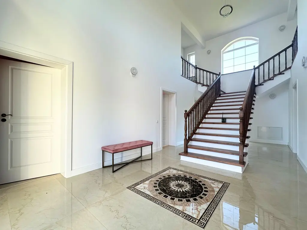 Vânzare casă 5 camere nouă elegantă și spațioasă în Hărman