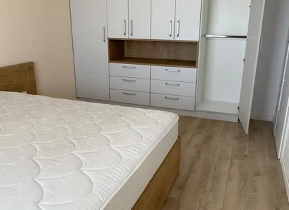 Inchiriez ap 2 camere, mobil utilat modern, loc parcare- 550 euro/luna