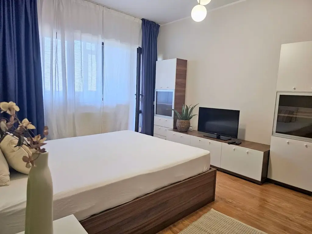 De inchiriat o camera Italian Residence, etaj 9/12, 420 euro