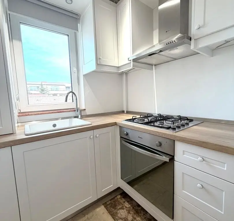 Stylish 3-Room Apartment for Rent in Iancu Nicolae