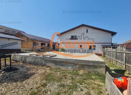 Proprietate in Cristian cu trei constructii+o fundatie,450000euro