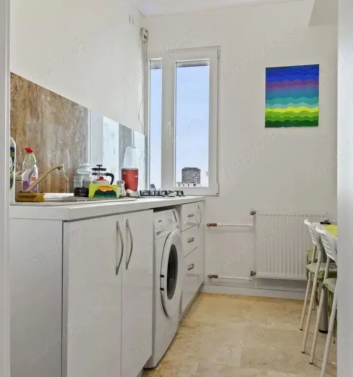 BRASADAS vinde Studio Lux Etaj 9/9 40mp Piata Romana.