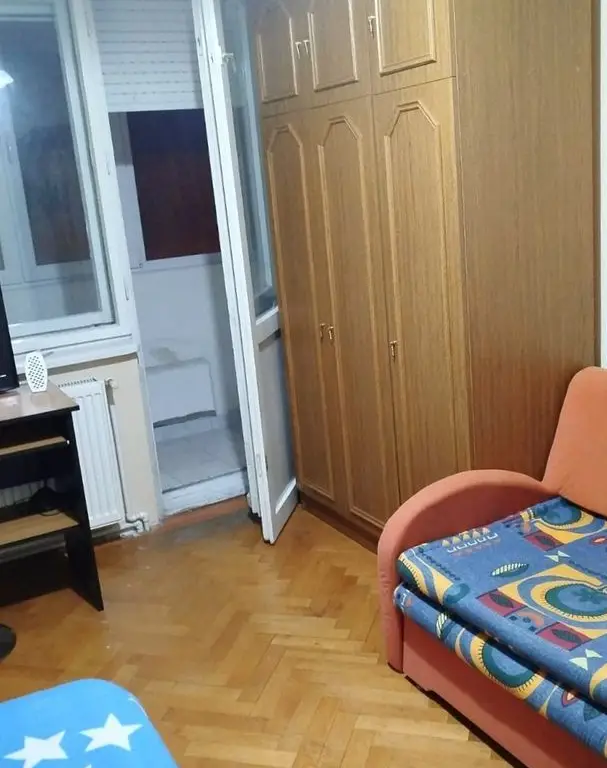 Apartament cu 3 camere, etaj intermediar - Piata Centrala