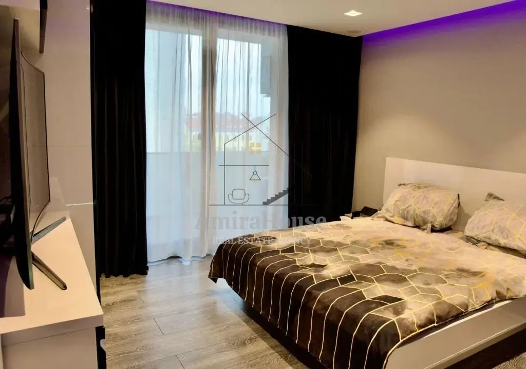 Apartament 3 camere tip Penthouse, 80 mp, 30 mp terasa, boxa, 2 parcari, Marasti
