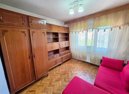 Vand apartament cu 2 camere decomandat in Calea Lipovei
