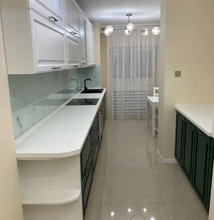 Inchiriez apartament zona Decebal