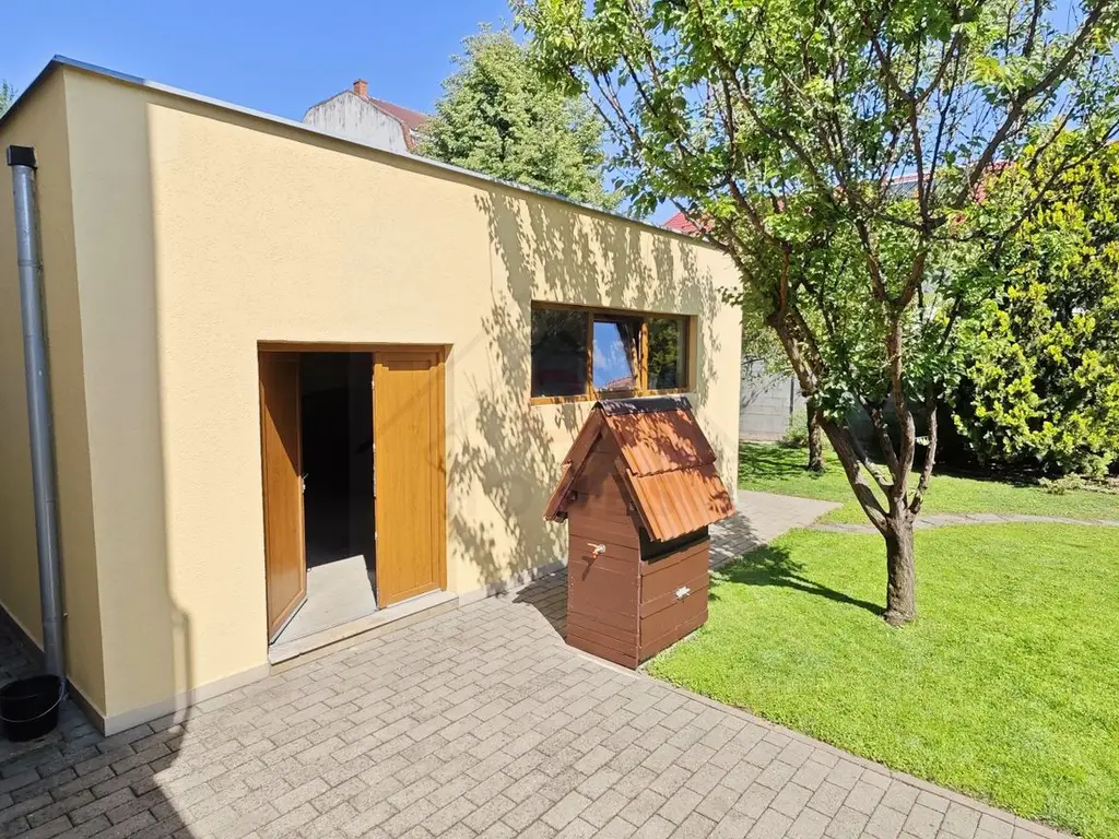 Casa spatioasa. Pretabil si pt. clinica, invatamant, camin varstnici.