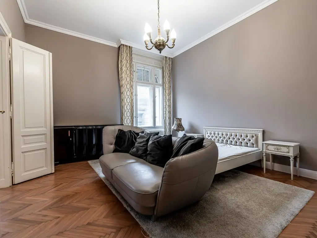 Apartament spatios cu 3 camere de LUX pe Metianu Comision 0