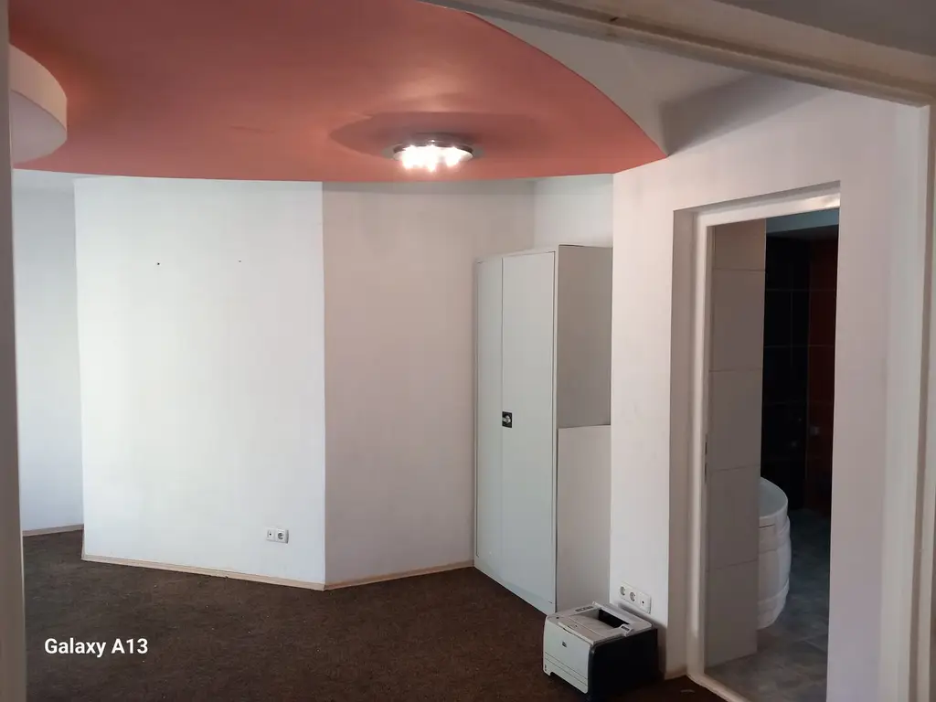 Ag BRASADAS închiriaza apt ULTRACENTRAL 82mp la etajul 1.