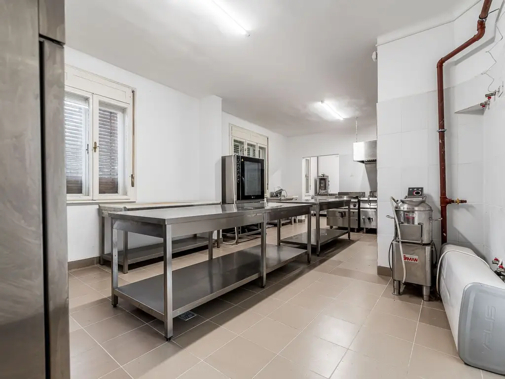 Casa cu potential multiplu cu teren generos pe strada Dunarii