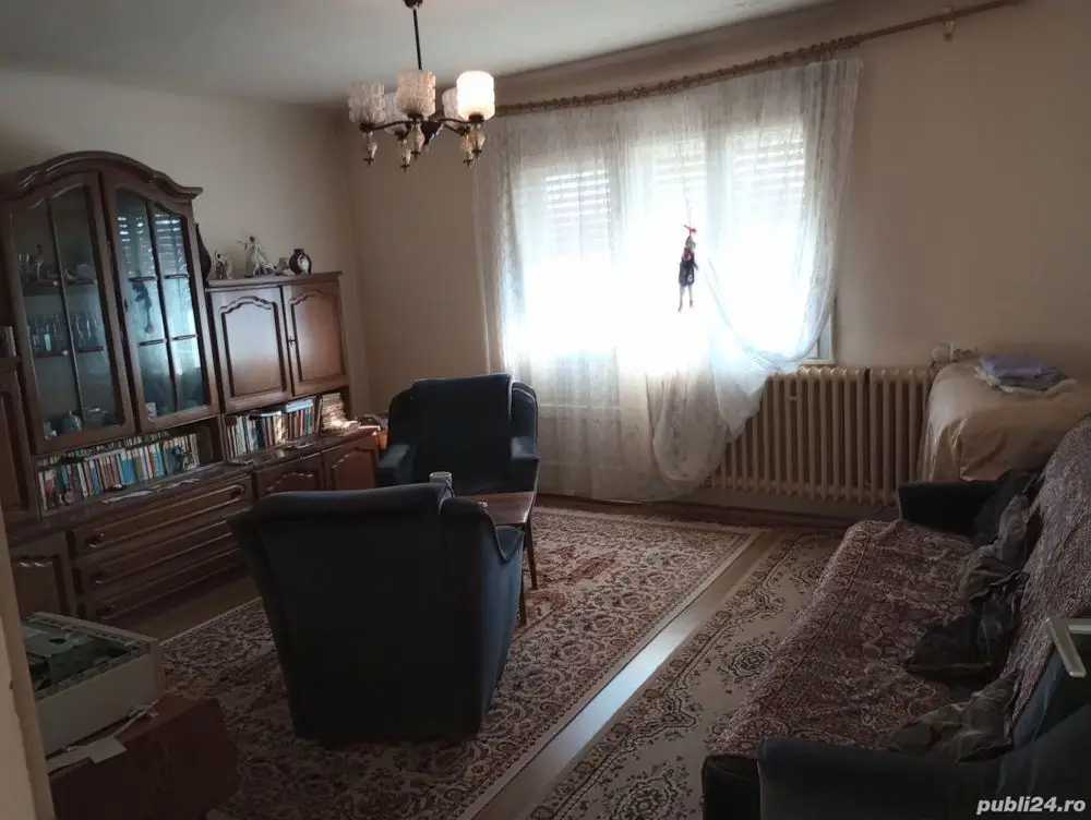 Ag BRASADAS vinde apt 3 camere la casa cu teren Axente Sever