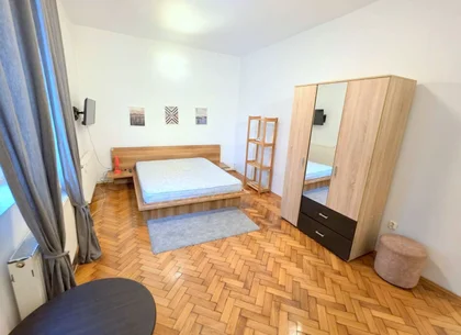 De inchiriat apartament cu o camera ultracentral, et. 1, 320 euro