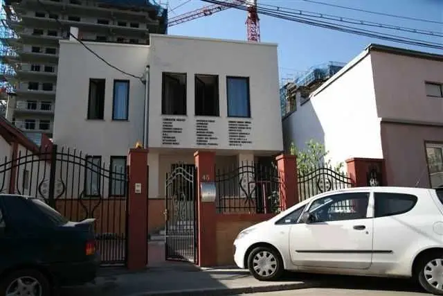 Imobil spatios (P+2) intr-o zona de interes ( Baba Novac - Dristor )