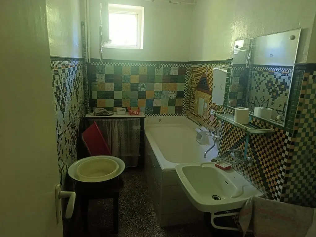 BRASADAS vinde ap 2 cam etaj 3/4 pe Careiului.