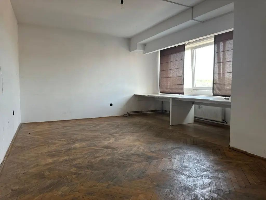 Apartament 4 camere – Ultracentral, Bld. Magheru, Oradea-149.900 euro