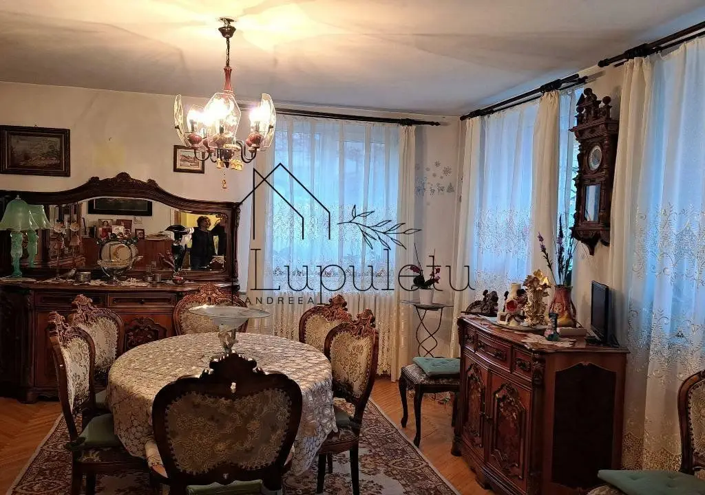 Casă de Vanzare | 200 MPU | Teren 305 MPU | Ultracentral