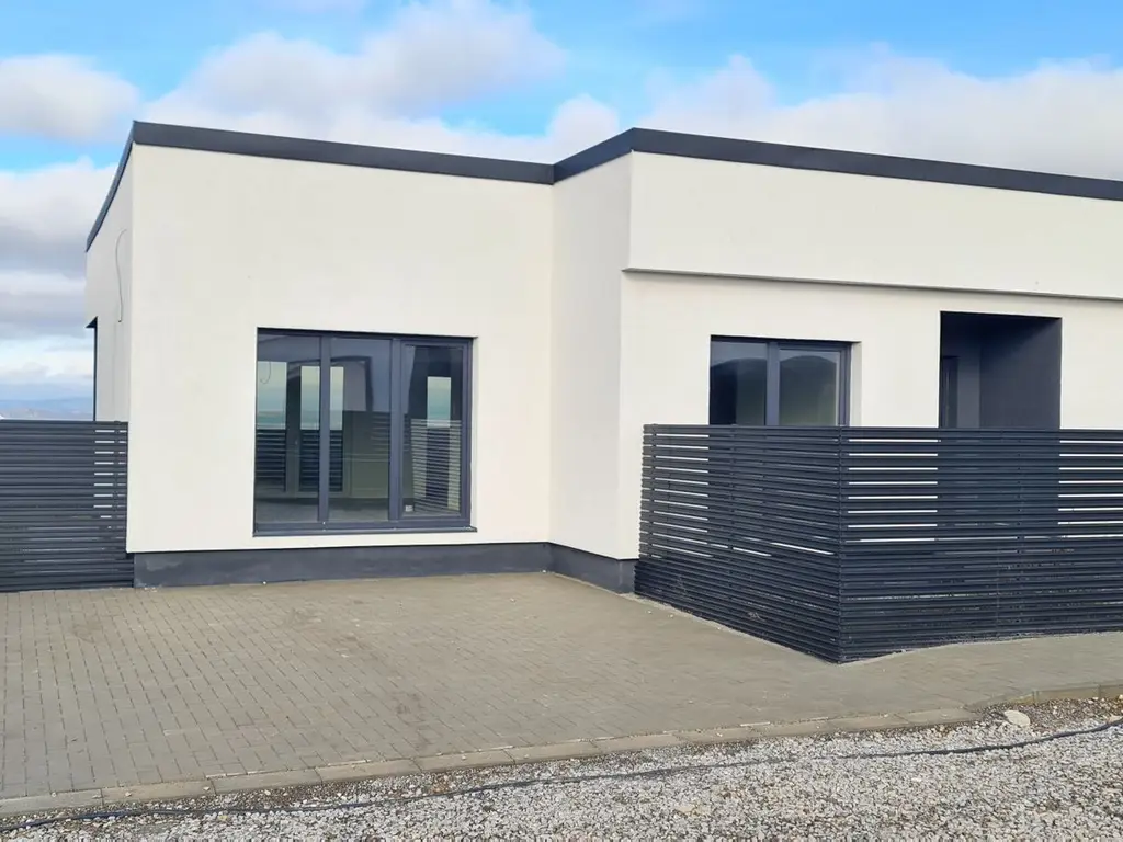 Casa 4 camere finalizata intabulata cartier Izvor Tarlungeni